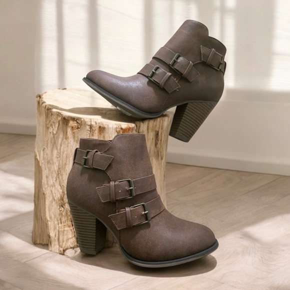 Brown Chunky Heel Buckled Strap Ankle Booties 5.5 - Picture 5 of 14